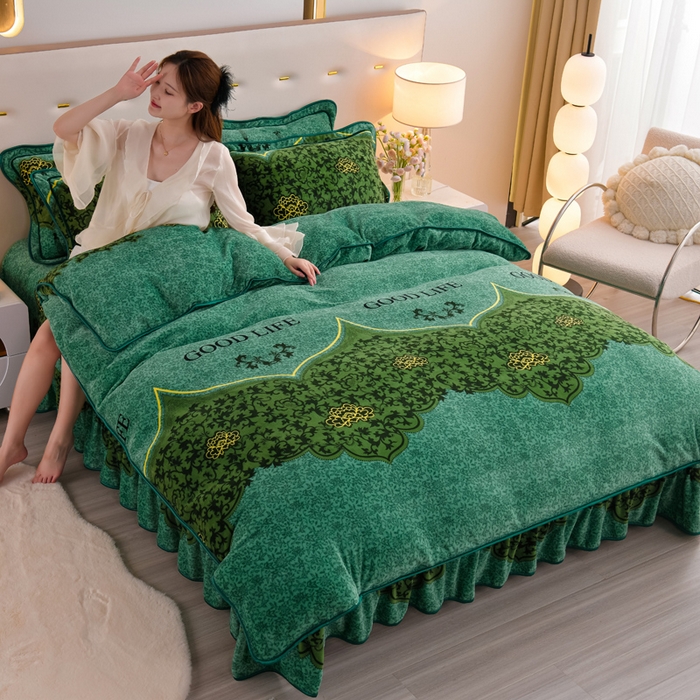 91家纺网 家纺一手货源 找家纺 阿亮家居 2024新款8.5斤保暖牛奶绒金貂绒床裙款四件套 绿野仙踪