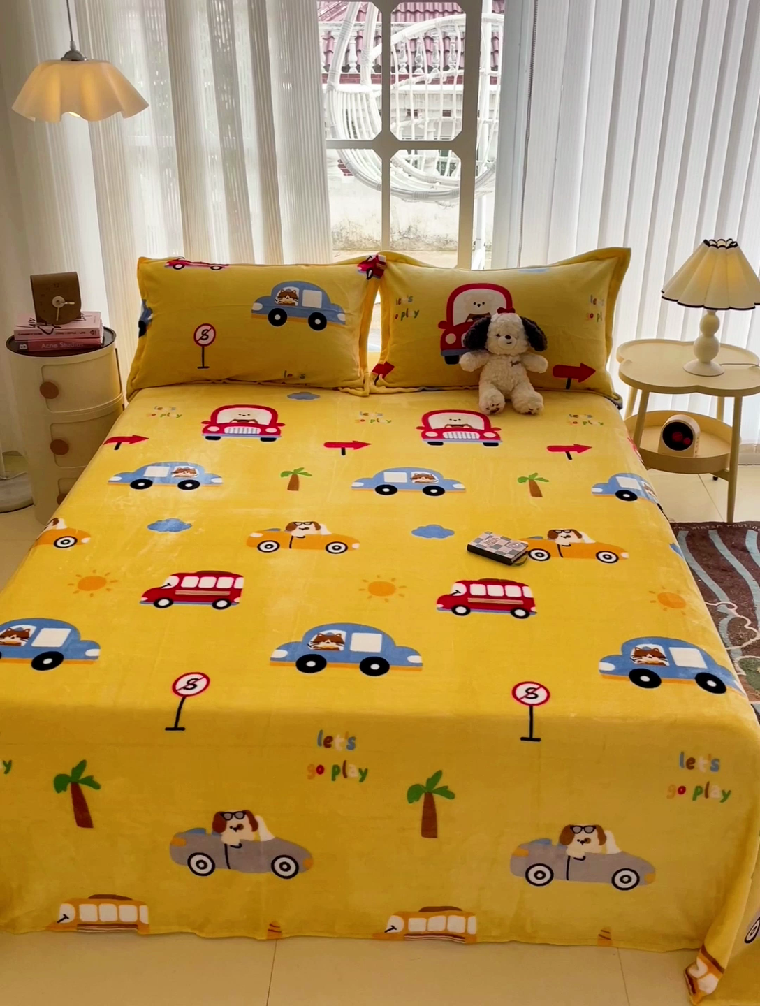 91家纺网 家纺一手货源 找家纺 名兮家居 2024新款时尚卡通风高克重牛奶绒床单-盖毯 汽车派对