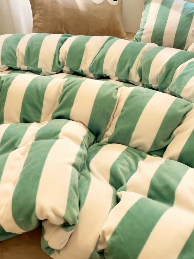 91家纺网 家纺一手货源 找家纺 寐居家纺 2024新款大眼条纹牛奶绒毛巾绣四件套 荷尔蒙