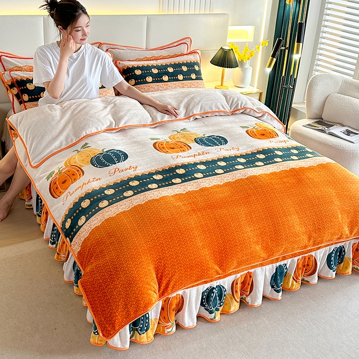 91家纺网 家纺一手货源 找家纺 富缦庭 2024新款8-9斤小包边床裙款牛奶绒印花四件套 南瓜派