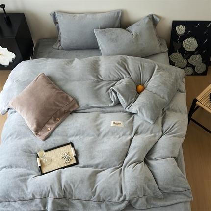 91家纺网 家纺一手货源 找家纺 （总）兰紫橙家纺 2025新款纯色牛奶绒纽扣款四件套