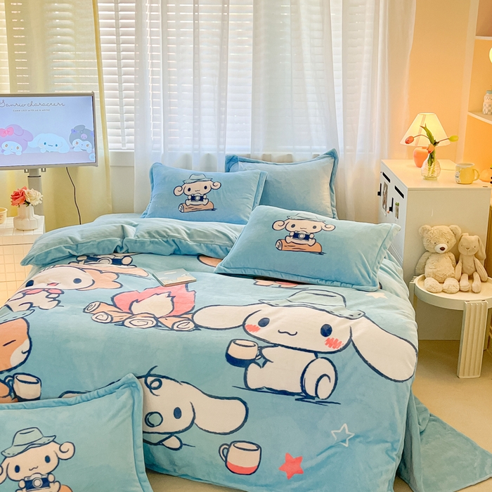 91家纺网 家纺一手货源 找家纺 金爱家 2024新款三丽鸥大版加厚牛奶绒四件套-第二批 伙伴玉桂狗-