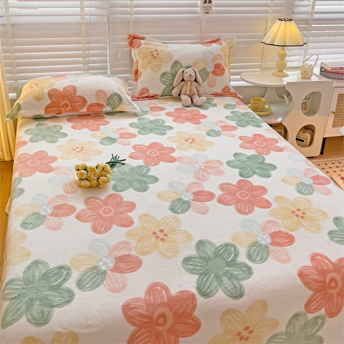 91家纺网 家纺一手货源 找家纺 名兮家居 2024新款时尚卡通风高克重牛奶绒床单-盖毯 倾城