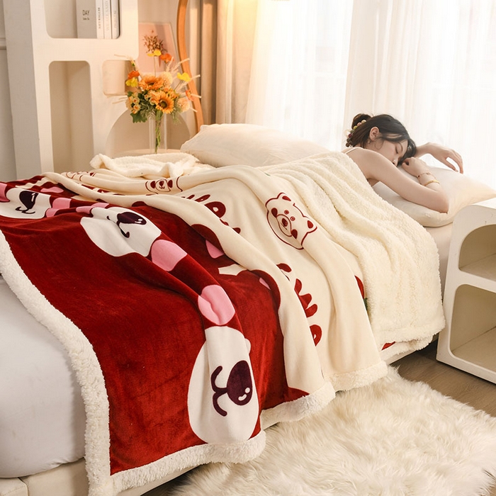 91家纺网 家纺一手货源 找家纺 2025新款毛毯AB版牛奶绒+羊羔绒毯子复合多功能午睡毯 甜蜜熊