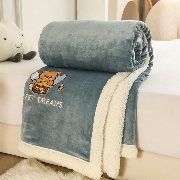 91家纺网 家纺一手货源 找家纺 2025新款毛毯AB版牛奶绒+羊羔绒毯子复合多功能午睡毯 美梦-烟波蓝