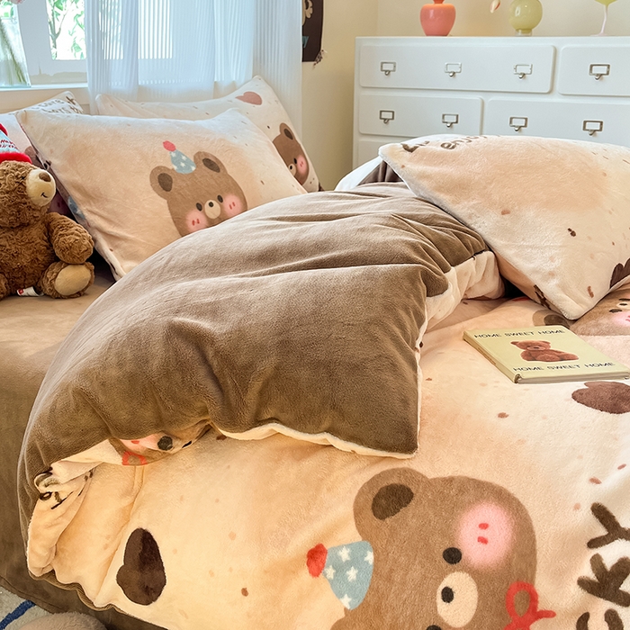 91家纺网 家纺一手货源 找家纺 慕澄家纺 2024新款小清新可爱印花牛奶绒加厚保暖四件套 点点熊仔