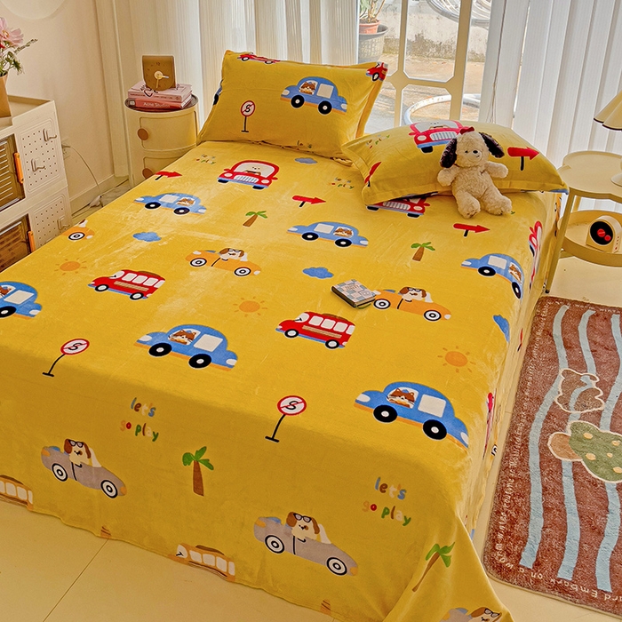 91家纺网 家纺一手货源 找家纺 名兮家居 2024新款时尚卡通风高克重牛奶绒床单-盖毯 汽车派对