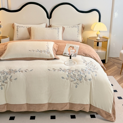 91家纺网 家纺一手货源 找家纺 （总）KA家纺 2025新款冬季设计师款牛奶绒刺绣四件套沐言系列