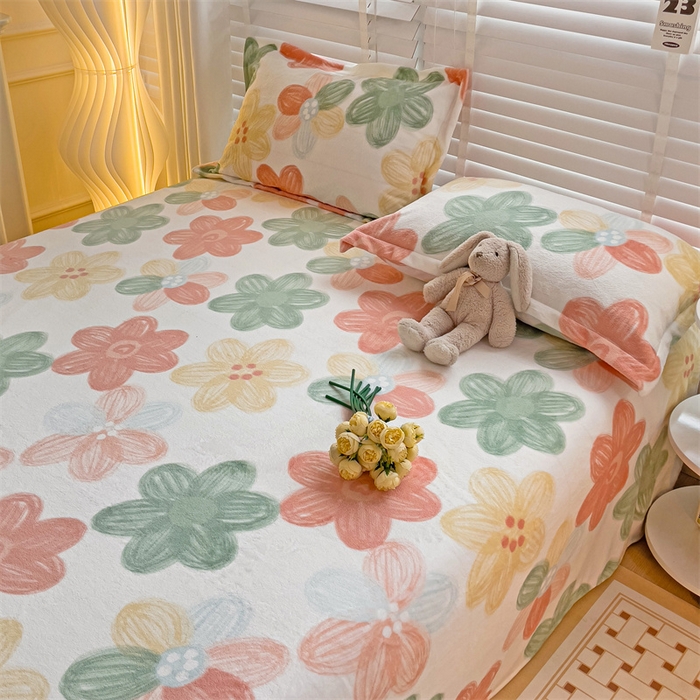 91家纺网 家纺一手货源 找家纺 名兮家居 2024新款时尚卡通风高克重牛奶绒床单-盖毯 倾城