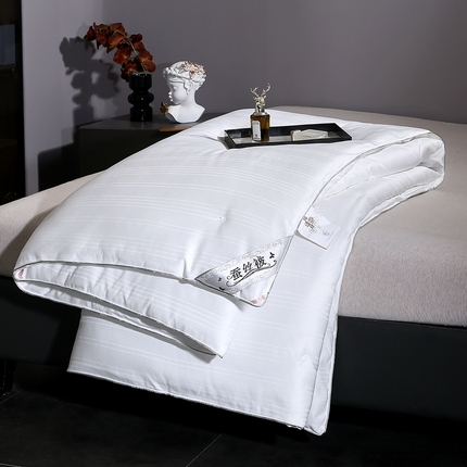 91家纺网 家纺一手货源 找家纺 （总）江山被业 2025新款60S手工订花长绒棉蚕丝被缎格提花蚕丝被桑蚕丝被榨蚕丝被夏被春秋被冬被