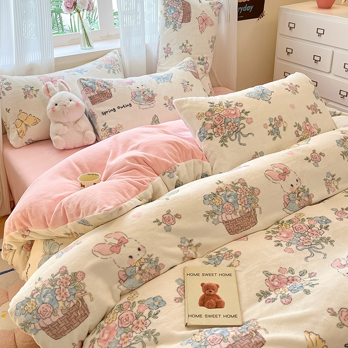 91家纺网 家纺一手货源 找家纺 慕澄家纺 2024新款小清新可爱印花牛奶绒加厚保暖四件套 花篮兔