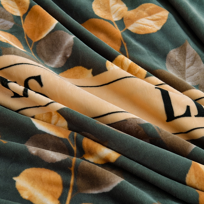 91家纺网 家纺一手货源 找家纺 阿亮家居 2024新款8.5斤保暖牛奶绒金貂绒床裙款四件套 落叶知秋