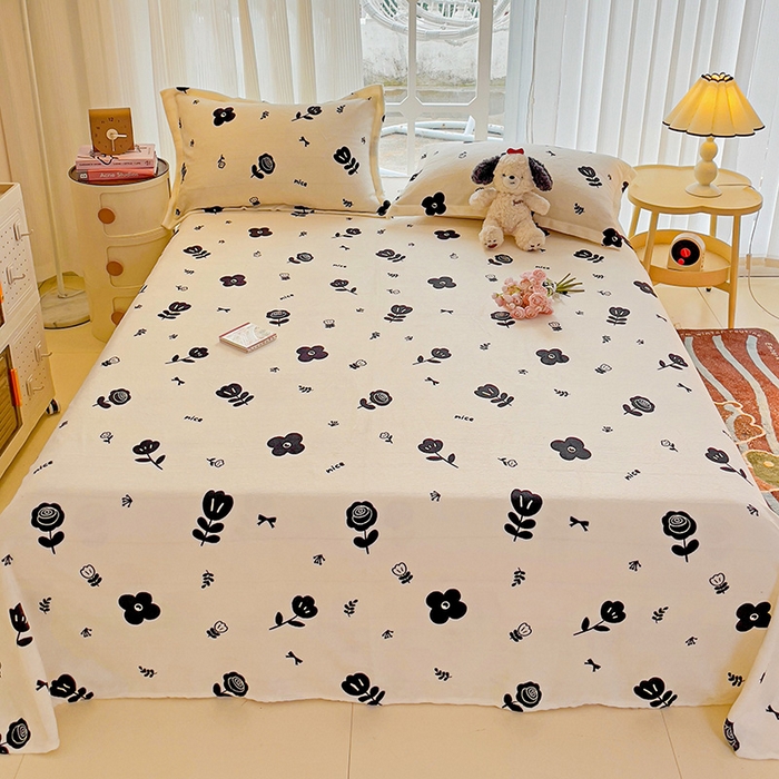 91家纺网 家纺一手货源 找家纺 名兮家居 2024新款时尚卡通风高克重牛奶绒床单-盖毯 花溪