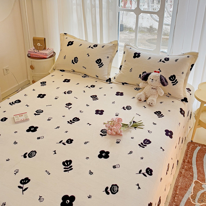 91家纺网 家纺一手货源 找家纺 名兮家居 2024新款时尚卡通风高克重牛奶绒床单-盖毯 花溪