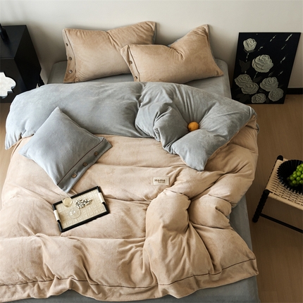 91家纺网 家纺一手货源 找家纺 （总）兰紫橙家纺 2025新款纯色牛奶绒纽扣款四件套