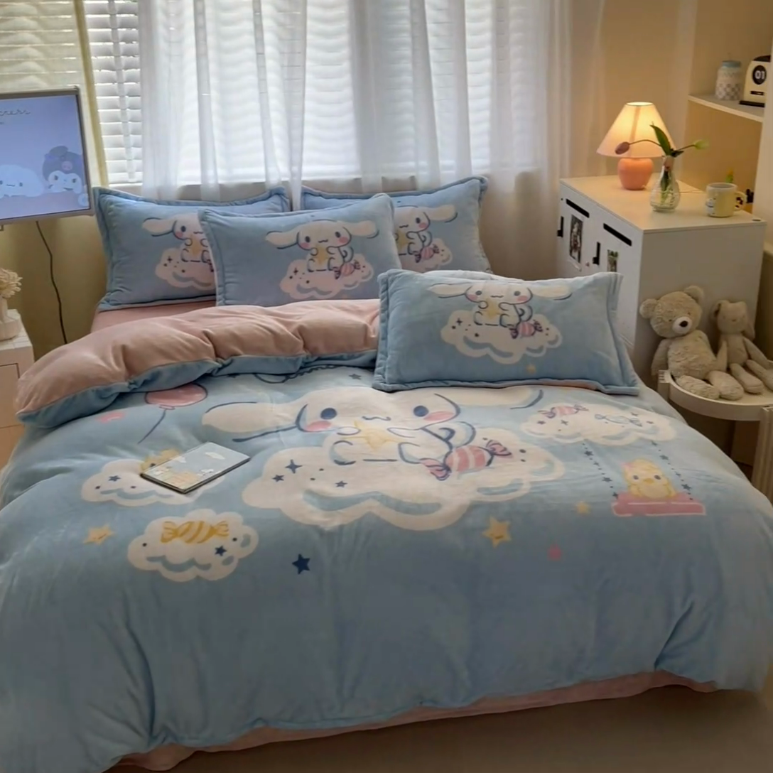 91家纺网 家纺一手货源 找家纺 金爱家 2024新款三丽鸥大版加厚牛奶绒四件套-第二批 云朵玉桂狗