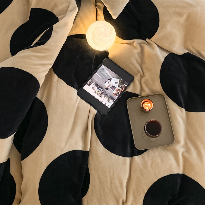 91家纺网 家纺一手货源 找家纺 2025新款小清新双面牛奶绒四件套 黑糖