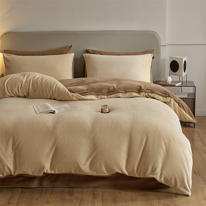 91家纺网 家纺一手货源 找家纺 启程家纺 2024新款A类加厚230克纯色双拼牛奶绒四件套 奶咖+奶茶咖