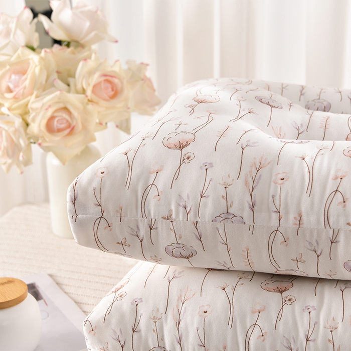 91家纺网 家纺一手货源 找家纺 圣楚家纺 2024新款云朵护颈枕枕头枕芯45*60cm 童话