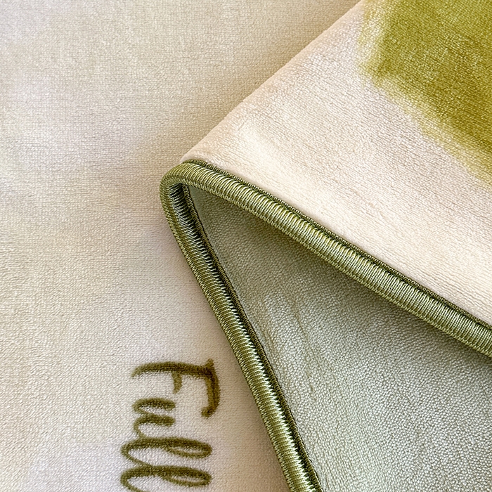 91家纺网 家纺一手货源 找家纺 富缦庭 2024新款8-9斤小包边床裙款牛奶绒印花四件套 怦然心动