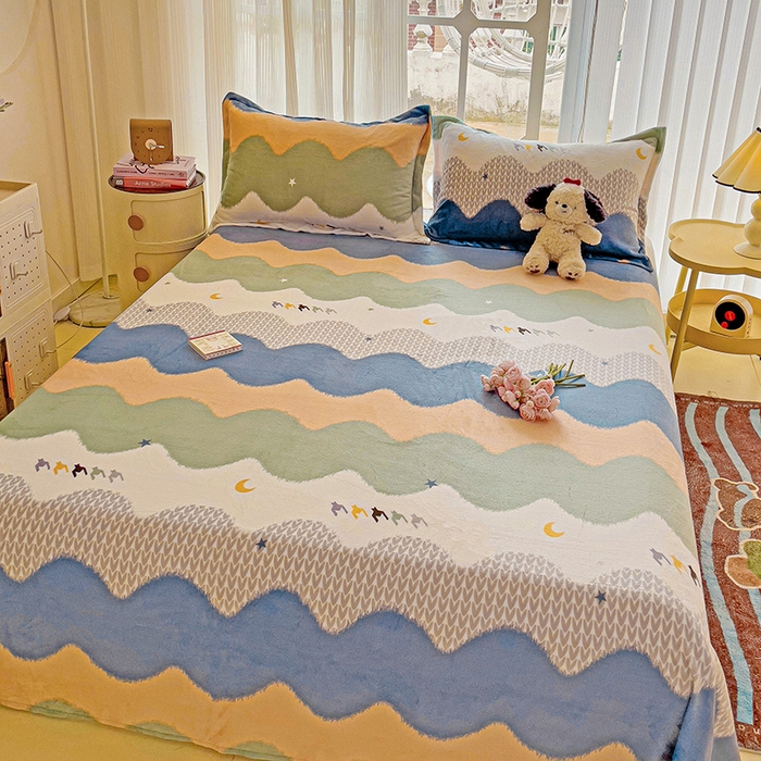 91家纺网 家纺一手货源 找家纺 名兮家居 2024新款时尚卡通风高克重牛奶绒床单-盖毯 乘风破浪