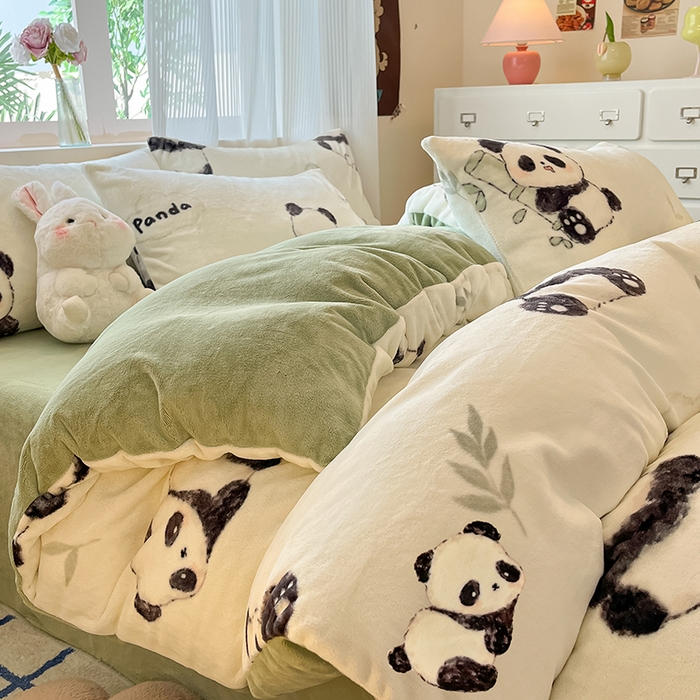91家纺网 家纺一手货源 找家纺 慕澄家纺 2024新款小清新可爱印花牛奶绒加厚保暖四件套 小熊猫
