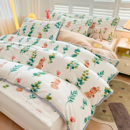 91家纺网 家纺一手货源 找家纺 2024秋冬新款牛奶绒加厚夹棉床褥垫+牛奶绒被套四件套叶之语