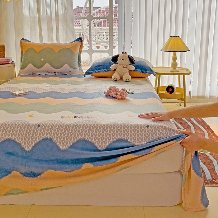 91家纺网 家纺一手货源 找家纺 名兮家居 2024新款时尚卡通风高克重牛奶绒床单-盖毯 乘风破浪