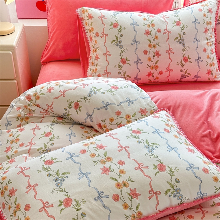 91家纺网 家纺一手货源 找家纺 2025新款三角针贝壳边棉加牛奶绒工艺款四件套 花蔓