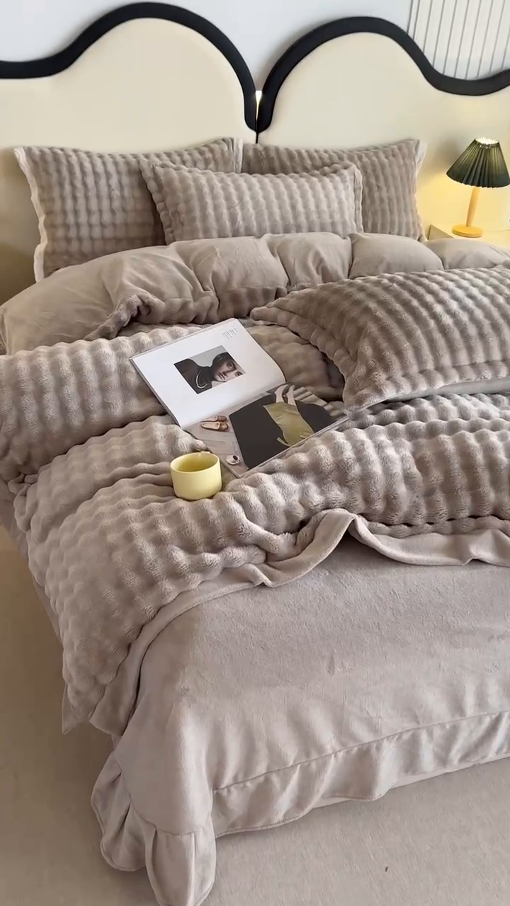 91家纺网 家纺一手货源 找家纺 芸锦豪 2024新款仿兔毛小泡泡兔兔绒兔毛绒四件套 浅驼