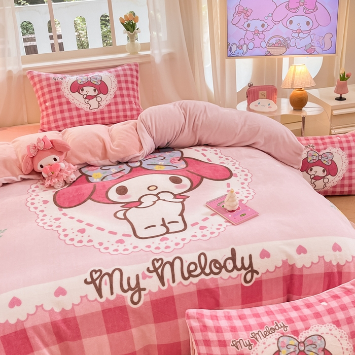 91家纺网 家纺一手货源 找家纺 金爱家 2024新款三丽鸥大版加厚牛奶绒四件套-第二批 绒大版-R粉黛美乐蒂