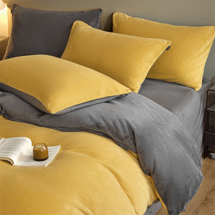 91家纺网 家纺一手货源 找家纺 启程家纺 2024新款A类加厚230克纯色双拼牛奶绒四件套 姜黄+深灰