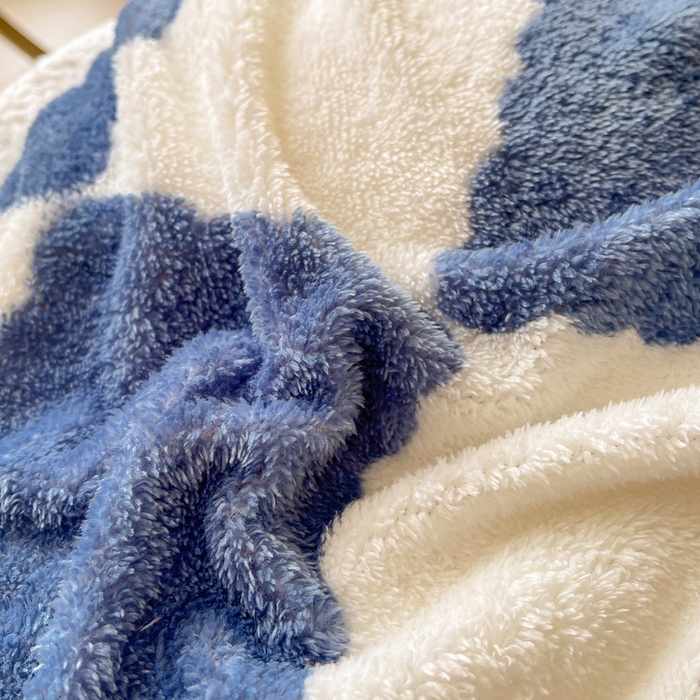 91家纺网 家纺一手货源 找家纺 2024新款A类北极绒格子-条纹系列宽包边加厚被套（暖光图） 棋盘格-高贵蓝