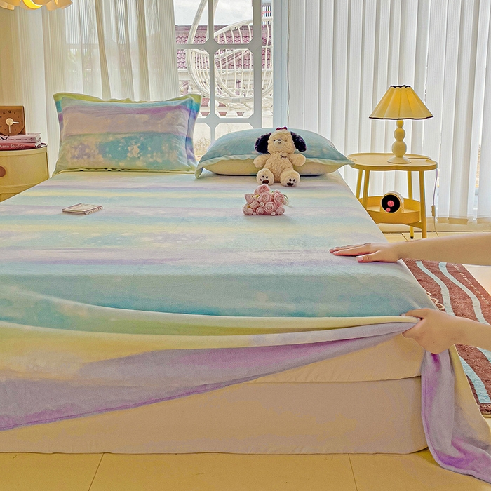 91家纺网 家纺一手货源 找家纺 名兮家居 2024新款时尚卡通风高克重牛奶绒床单-盖毯 彩色的梦