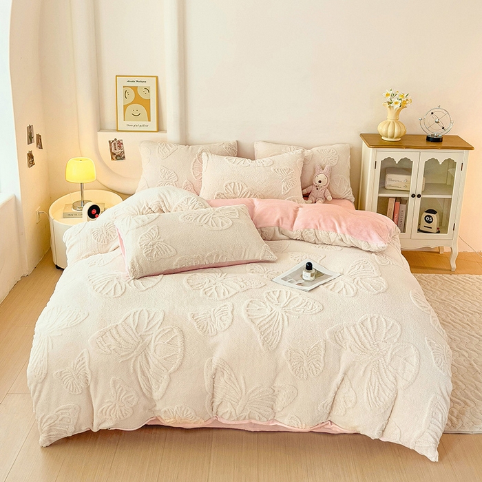 91家纺网 家纺一手货源 找家纺 梦之岛 2024新款高克重提花雕花牛奶绒四件套 蝴蝶公主-白粉