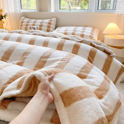 91家纺网 家纺一手货源 找家纺 （总）2024秋冬新款北极绒加厚夹棉床褥垫+北极绒宽包边被套四件套