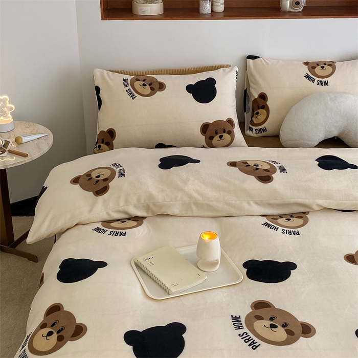 91家纺网 家纺一手货源 找家纺 2025新款小清新双面牛奶绒四件套 呆萌熊