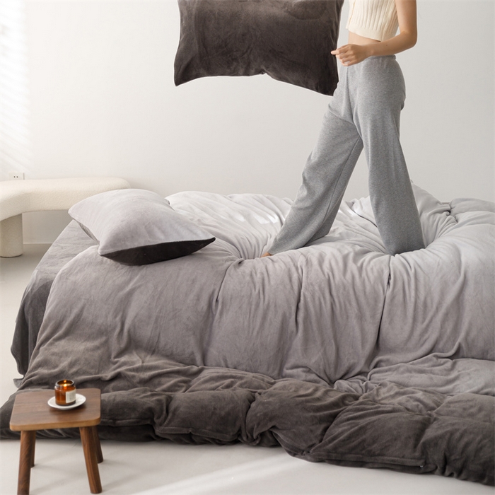 91家纺网 家纺一手货源 找家纺 2025新款小清新双面牛奶绒四件套 渐变灰