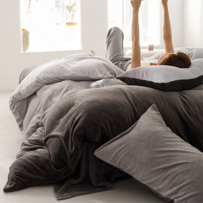 91家纺网 家纺一手货源 找家纺 2025新款小清新双面牛奶绒四件套 渐变灰