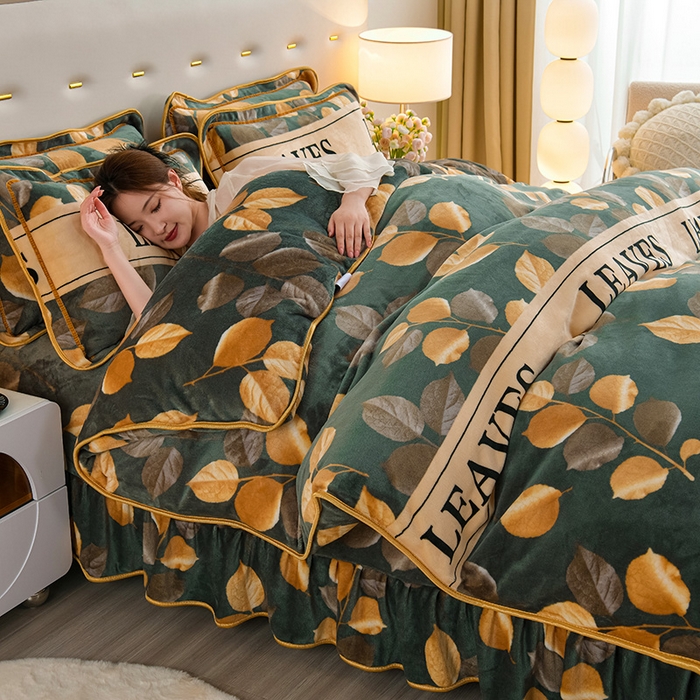 91家纺网 家纺一手货源 找家纺 阿亮家居 2024新款8.5斤保暖牛奶绒金貂绒床裙款四件套 落叶知秋