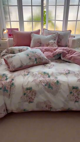 91家纺网 家纺一手货源 找家纺 2025新款三角针贝壳边棉加牛奶绒工艺款四件套 浪漫花舞