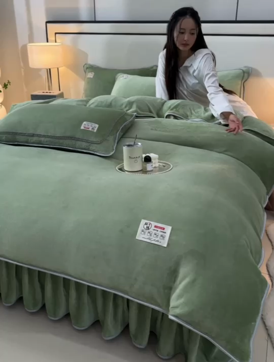 91家纺网 家纺一手货源 找家纺 绒品荟家纺 2025新款直播热款高克重8.5斤牛奶绒法莱绒水晶金貂法莱绒纯色四件套 青苹果绿