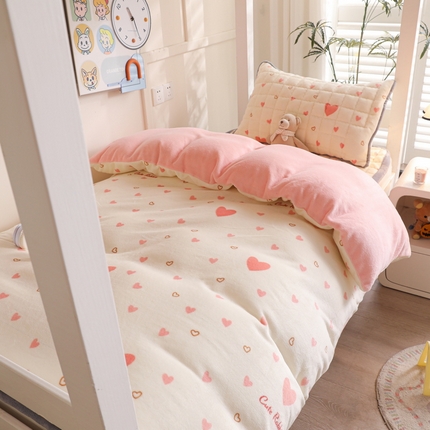 91家纺网 家纺一手货源 找家纺 （总）爱思凯家纺 2025新款A类牛奶绒学生床褥三件套-初心系列