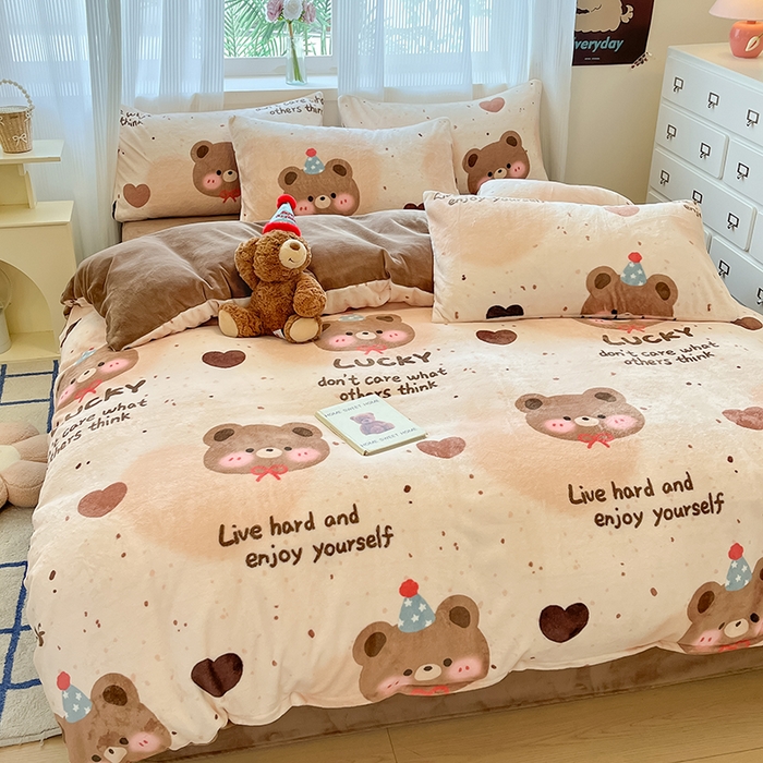 91家纺网 家纺一手货源 找家纺 慕澄家纺 2024新款小清新可爱印花牛奶绒加厚保暖四件套 点点熊仔