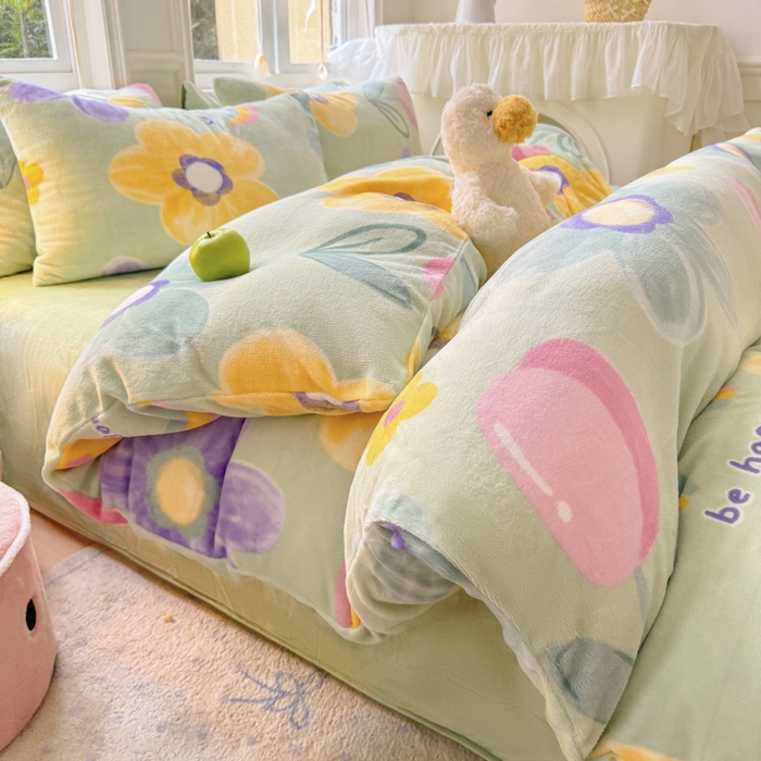 91家纺网 家纺一手货源 找家纺 2025新款小清新双面牛奶绒四件套 花期