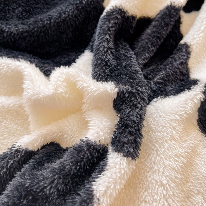 91家纺网 家纺一手货源 找家纺 2024新款A类北极绒格子-条纹系列宽包边加厚被套（暖光图） 棋盘格-黑白