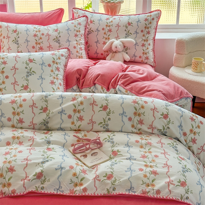 91家纺网 家纺一手货源 找家纺 2025新款三角针贝壳边棉加牛奶绒工艺款四件套 花蔓