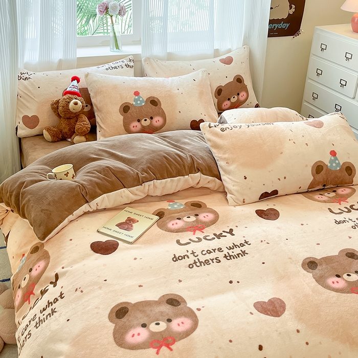 91家纺网 家纺一手货源 找家纺 慕澄家纺 2024新款小清新可爱印花牛奶绒加厚保暖四件套 点点熊仔