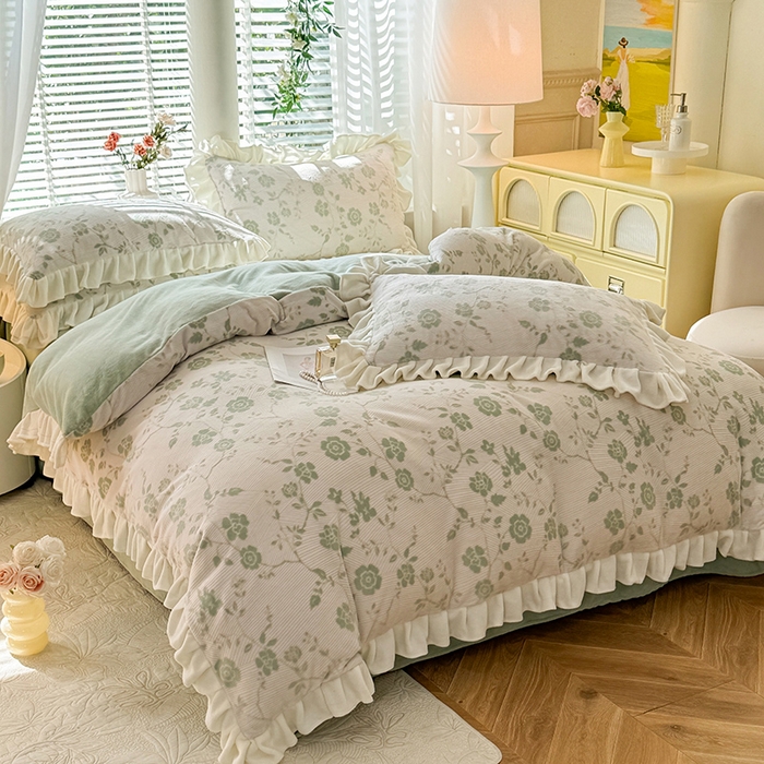91家纺网 家纺一手货源 找家纺 大麦家纺 204新款高克重雕花牛奶绒四件套-爱丽丝 爱丽丝-浅绿