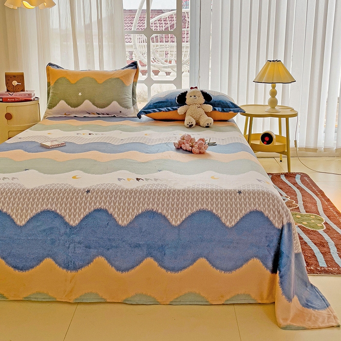 91家纺网 家纺一手货源 找家纺 名兮家居 2024新款时尚卡通风高克重牛奶绒床单-盖毯 乘风破浪